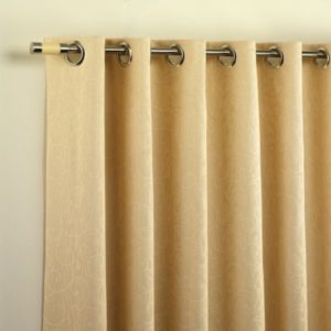 Confectionare draperie cu inele metalice incastrate